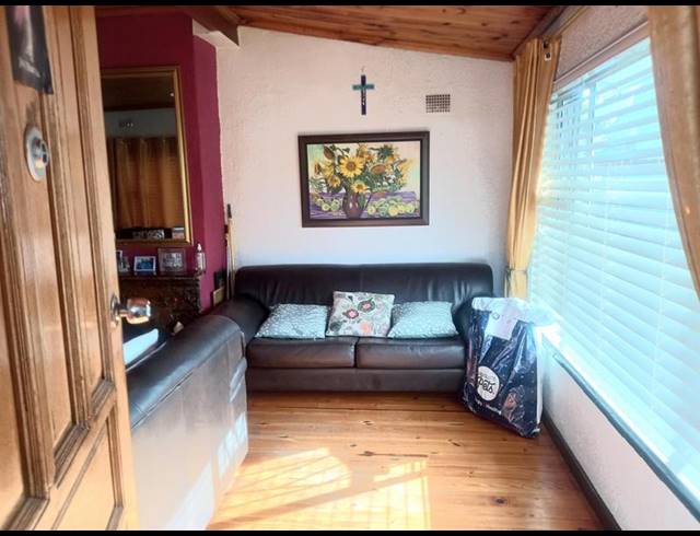 4 BEDROOM HOUSE FOR SALE IN TOWNSEND ESTATE